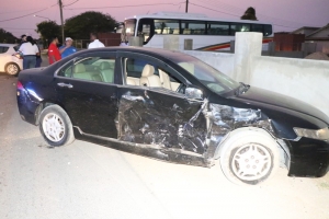 Accidente entre dos auto na crusada Edisonstraat y Kamerlingh Onnestraat
