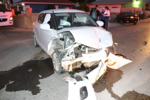 Accidente entre dos auto na crusada Edisonstraat y Kamerlingh Onnestraat