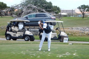 Kiwanis Club of Aruba cu otro torneo di golf anual pa recauda fondo 