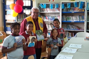 Aruba Lions Club a haci donacion di material na Fatima College