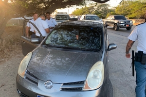 Polis a detene homber problematico sin document di auto 