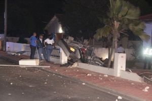 Accidente di auto na Savaneta ta laga dos cura di cas kibra