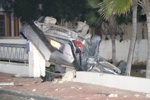 Accidente di auto na Savaneta ta laga dos cura di cas kibra