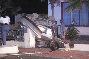 Accidente di auto na Savaneta ta laga dos cura di cas kibra