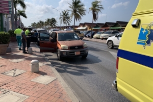 Tres auto envolvi den accidente dilanti Royal Plaza