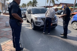 Tres auto envolvi den accidente dilanti Royal Plaza