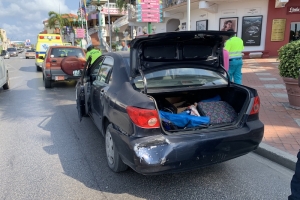 Tres auto envolvi den accidente dilanti Royal Plaza