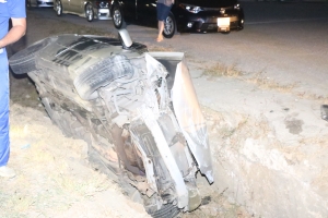 Auto a cay den greppel pariba rotonde Sasaki