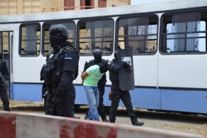 Arestatieteam y Cuerpo di Mariniers a mustra nan capacidad durante opendag