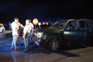 Chauffeur bebi a dal den auto di policial cu luznan cendi
