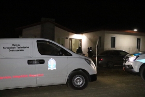 Polis ta keda hinca pa su casa na Hato 