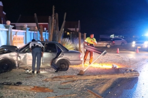 Auto a dal den palo di luz y cura na Calbas despues di hit and run