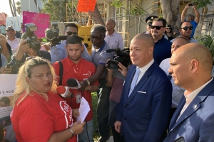 Otro grupo a manifesta contra abuso di mucha