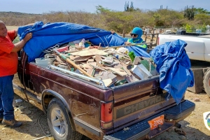 Polis a multa doño di dump illegal na Sabana Basora 