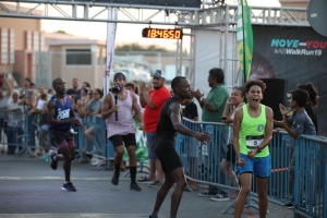 A Celebra e Clausura di Aruba Bank su 15 Walk & Run 