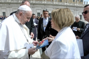 Papa Francisco a ricibi Prome minister Evelyn Wever Croes 