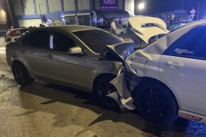 Grupo di homber a bati chauffeurnan envolvi den accidente grandi 