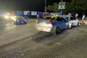 Grupo di homber a bati chauffeurnan envolvi den accidente grandi 