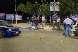 Grupo di homber a bati chauffeurnan envolvi den accidente grandi 