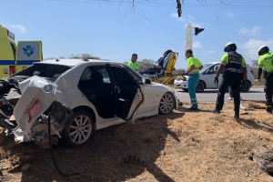 Auto a dal den mata di kwihi riba Sasakiweg 