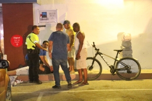 Hoben riba baiskel envolvi den accidente cu auto na Seroe Blanco