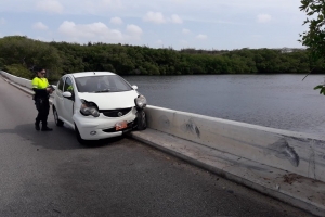 Accidente riba e brug na Balashi