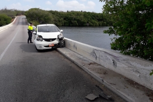 Accidente riba e brug na Balashi