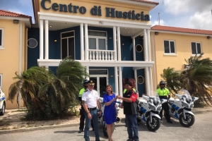 Polis a ricibi 3 motorcycle estilo Yamaha pa nan unidad motoriza 