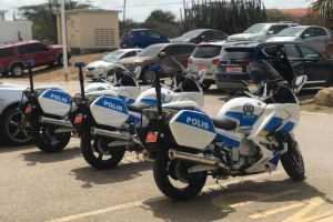 Polis a ricibi 3 motorcycle estilo Yamaha pa nan unidad motoriza 