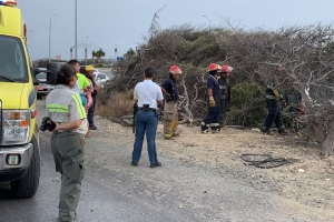 Dos persona di edad a drenta mondi cu auto na Drive Inn