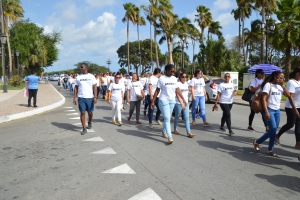 Protesta contra 'mal maneho' di minister Rudy Lampe