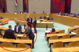 Reunion di Tweede Kamer pa trata geschillenregeling ta sigui