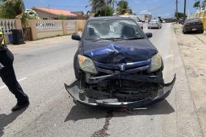 Chauffeur no a duna preferencia y sali dilanti otro auto na Seroe Blanco