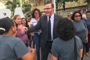 Glenbert Croes: Lo coregi promocionan colga di trahadonan social