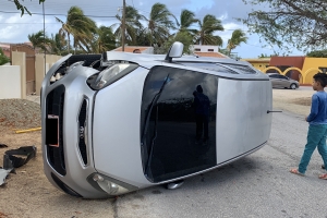 Chauffeur ta bolter su auto den waya na Tanki Leendert
