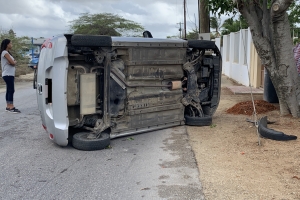 Chauffeur ta bolter su auto den waya na Tanki Leendert