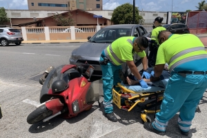 Homber di edad a dal den scooter na Madiki