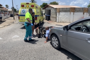 Homber di edad a dal den scooter na Madiki