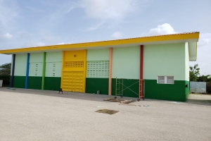 Kiwanis Club a duna Anglo Kleuterschool un facelift! 