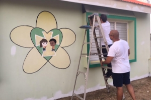 Kiwanis Club a duna Anglo Kleuterschool un facelift! 