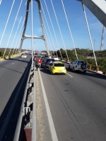 Accidente cu varios auto riba brug na Spaans Lagoen