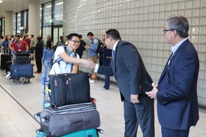 Di dos grupo di studiantenan di Aruba a yega Hulanda bon