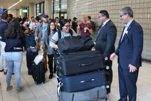 Di dos grupo di studiantenan di Aruba a yega Hulanda bon