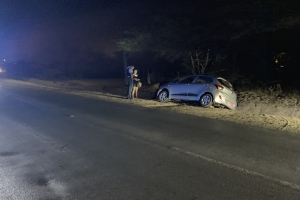 Turista a accidenta den greppel na Tanki Flip