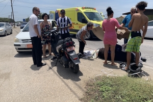 Scooter cu a dal den auto y despues dal un peaton na Tanki Flip