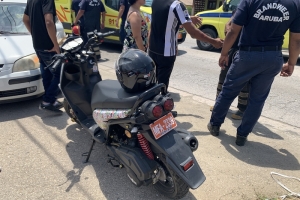 Scooter cu a dal den auto y despues dal un peaton na Tanki Flip