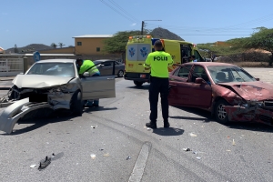 Dos chauffeur envolvi den accidente di trafico na Santa Cruz