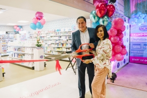 Exitoso Grand Opening Ling & Sons Cosmetics Shop