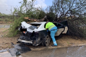 Accidente fuerte riba Sasakiweg y un persona herida