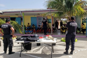 E guiadornan di e cachonan di KIA duna varios presentacion na scol y summer camp